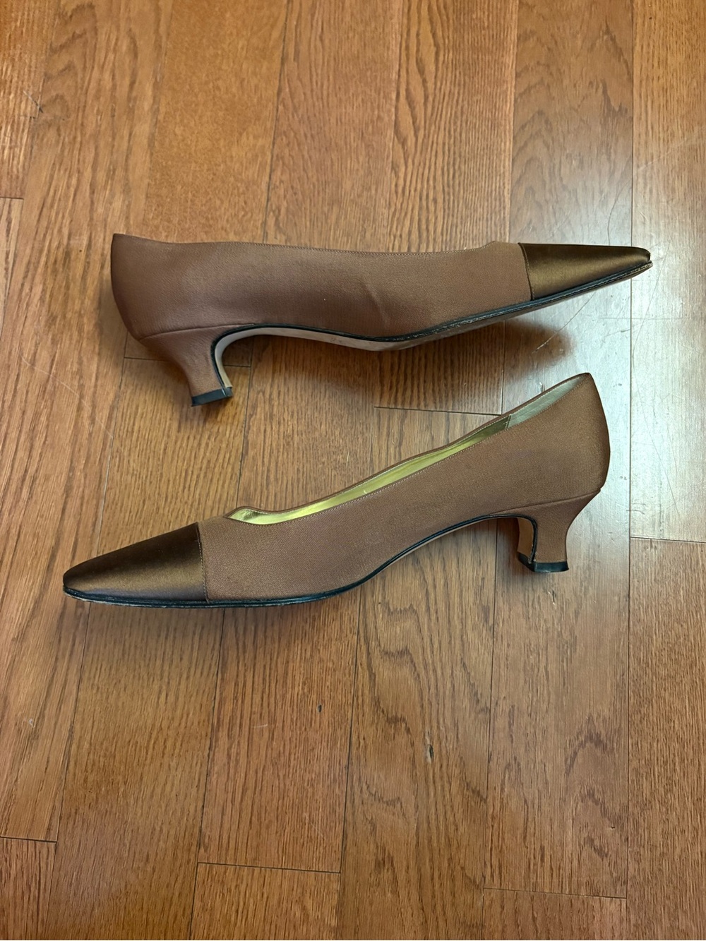 Rene Mancini Brown Satin Cap-Toe Pumps. Made in France. Size 9-9.5 - Picture 3 of 10